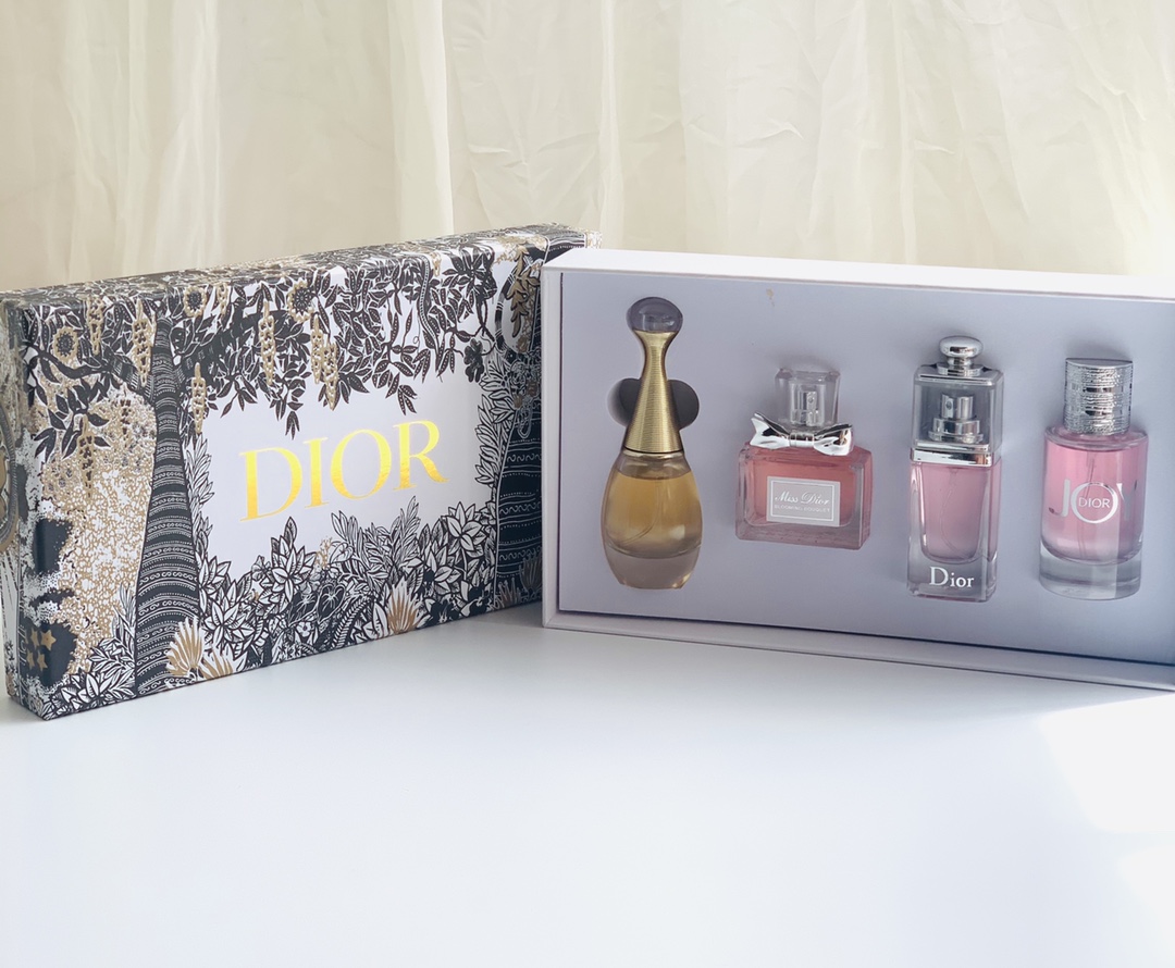 13428829218176461 🔥 Dior Mid-Size 4-in-1 Fragrance Collection – Generous 30ml Bottles, Real Shots! - Image 1