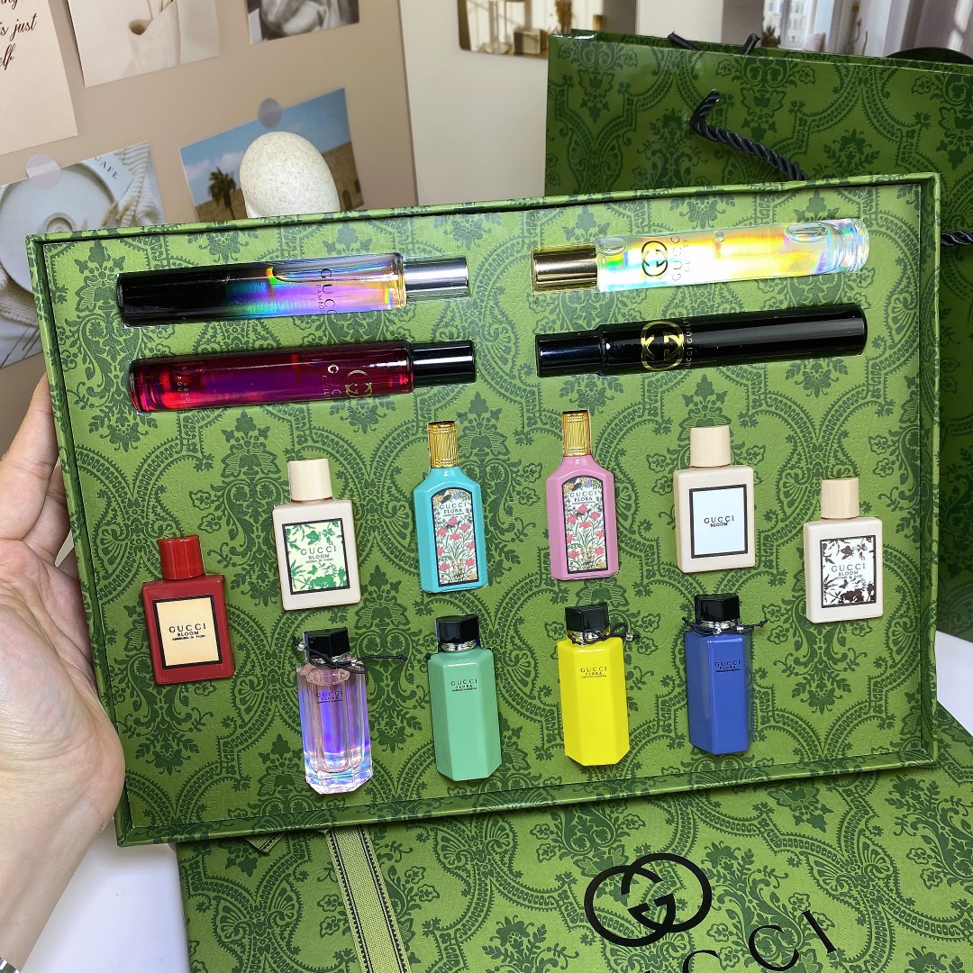 13428830875003962 🌸 Premium Quality Gucci US Edition 14-Piece Mega Gift Set (10 Minis + 4 Vial Rollers!) - Image 1