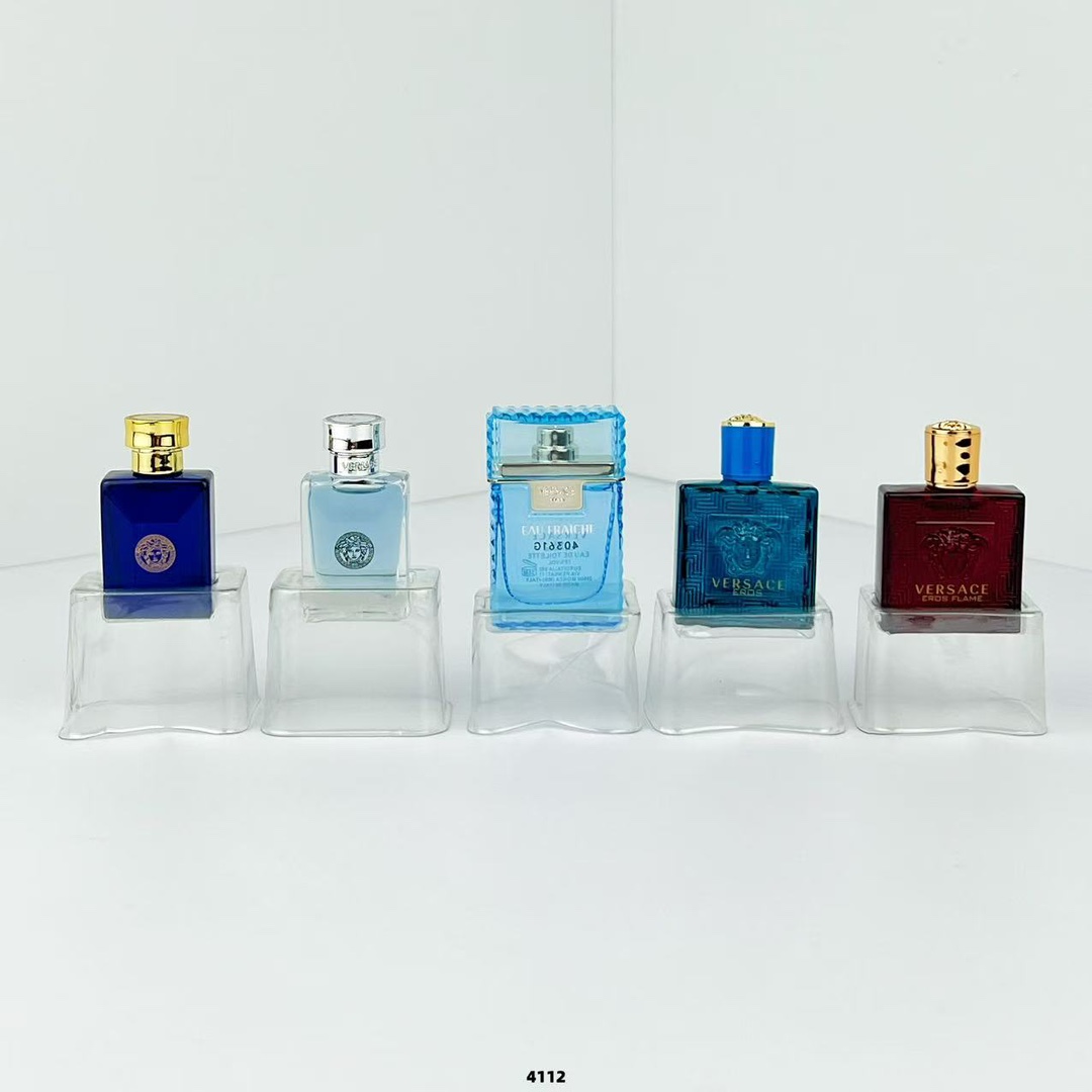 13428834108888378 💎 Premium Quality Versace Men's 5-Piece Mini Perfume Set (5ml x 5 – The Ultimate Collection!) - Image 1