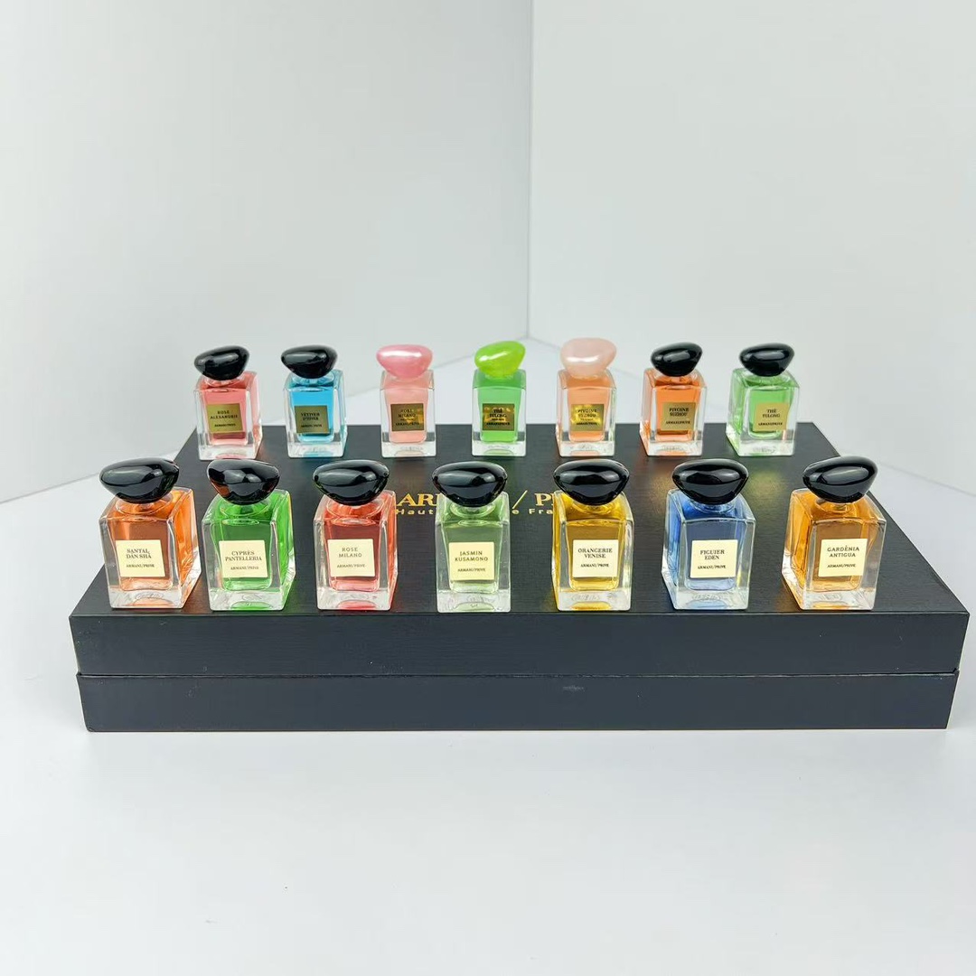 13428837323025679 Armani Privé Luxury 14-in-1 Mini Fragrance Collection – Exclusive Discovery Set Real Shots! - Image 1